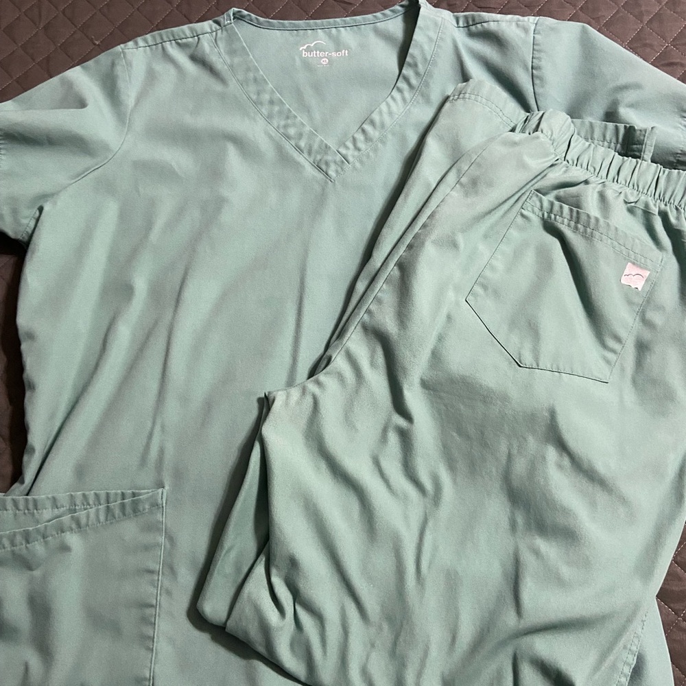 Women’s Scrubs
